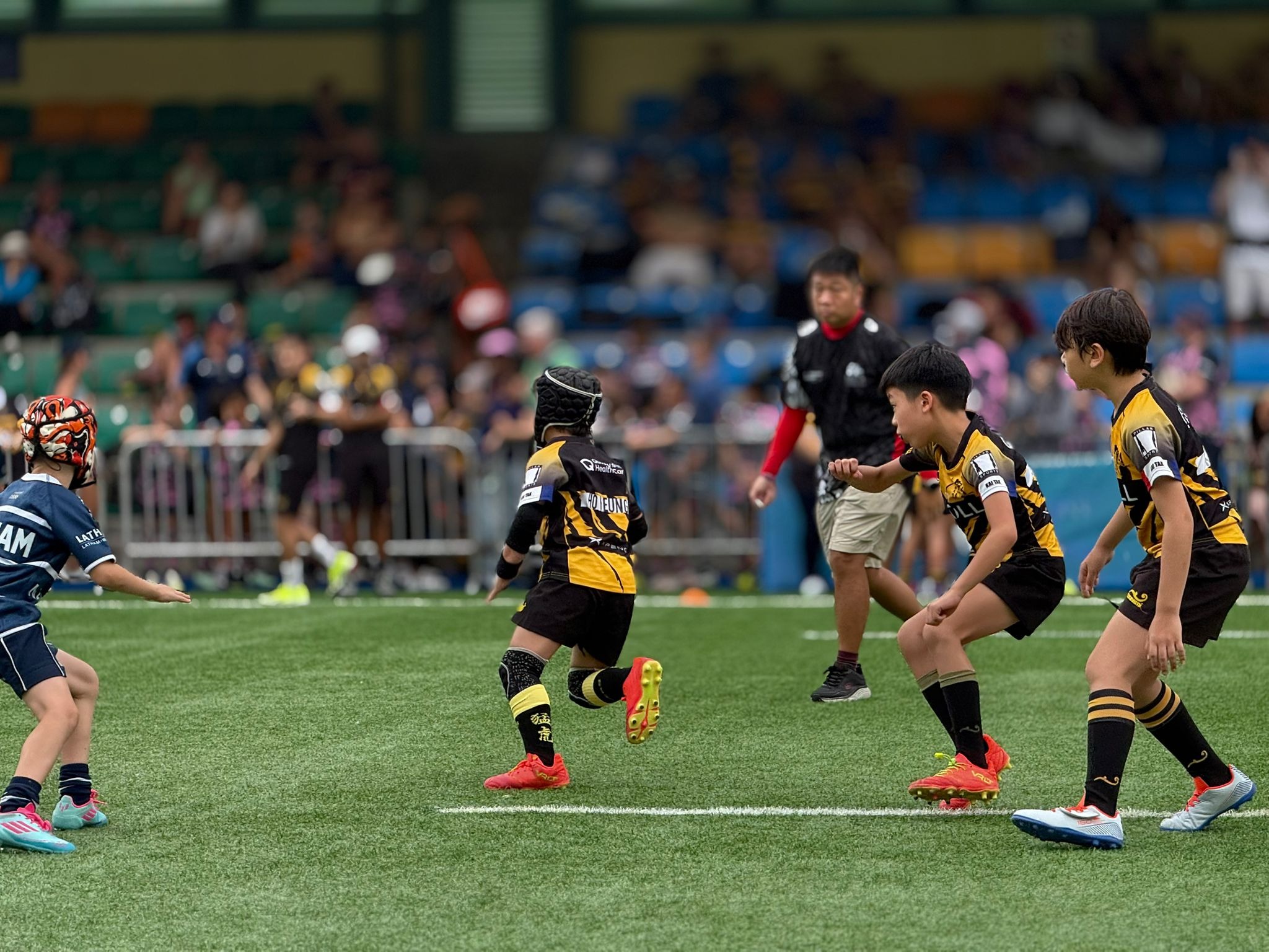 USRC Tigers mini rugby players running with the ball